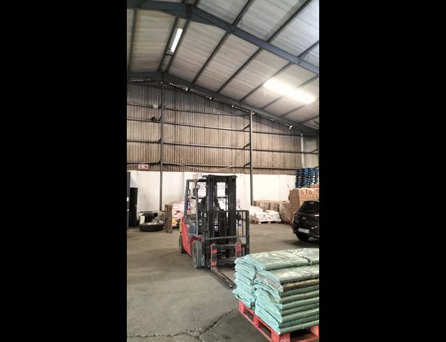 2,294M² WAREHOUSE TO LET IN SPRINGFIELD